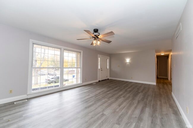 Photo - 7877 Marywood Dr