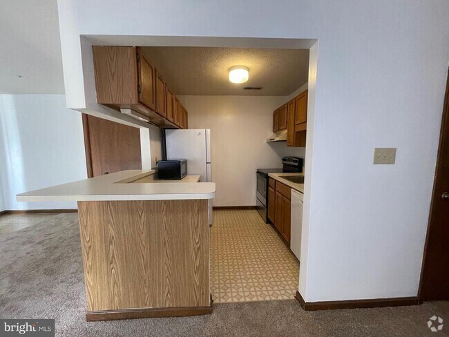 Building Photo - 44790-UNIT-44790-U840 Locust Ridge Ct Unit 4B Rental