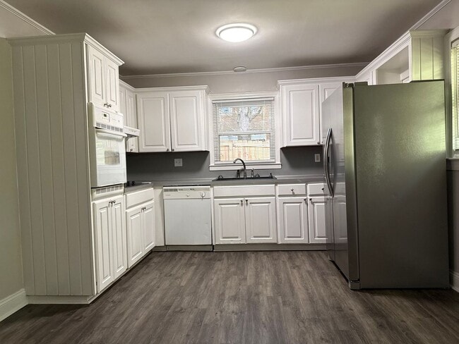 Photo - 645 Greenbriar Ave