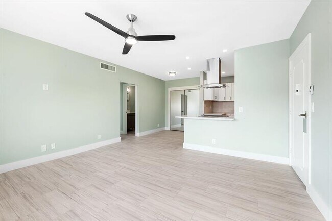 Photo - 5700 NE 22nd Way Unidad 321