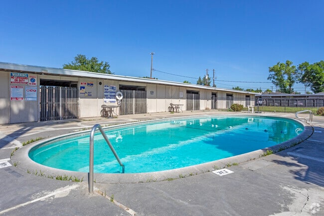 Pool - Garden East Apartments