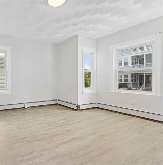 77 Weetamoe St