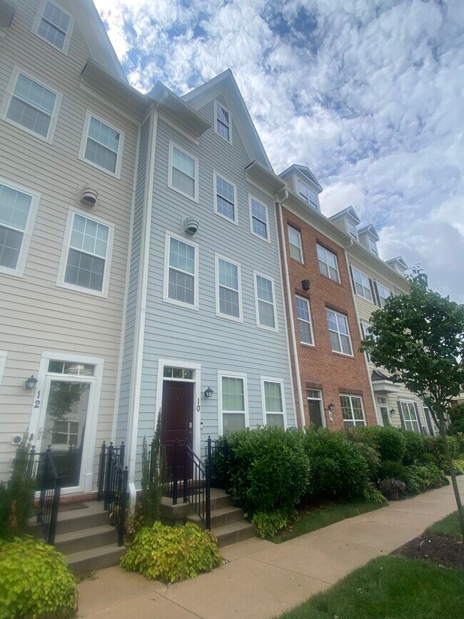 Photo - 10 Meridian Ln Townhome