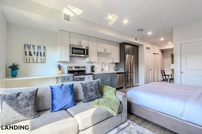 Building Photo - 210 E Green St Unit 714