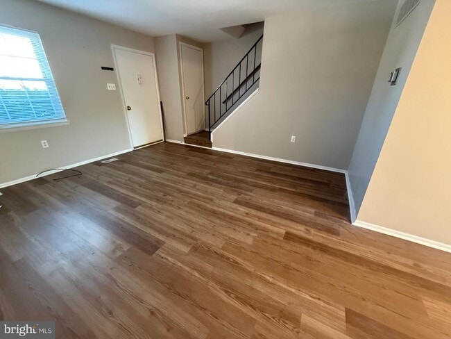 Photo - 34 King Charles Cir