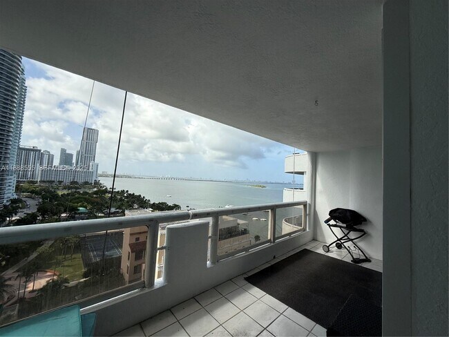 Photo - 1717 N Bayshore Dr Unidad A-1639