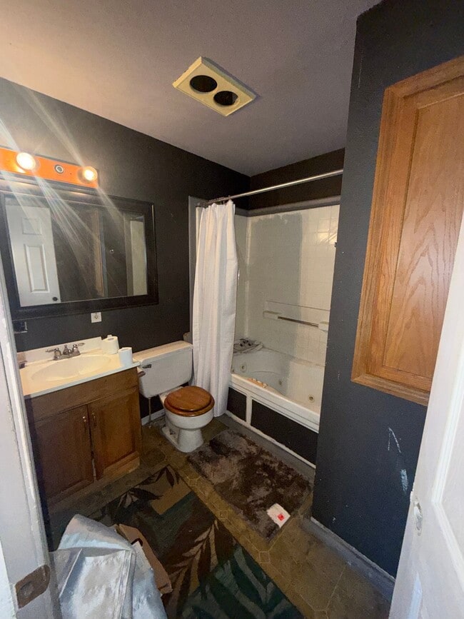 Photo - 805 Waldman Ave