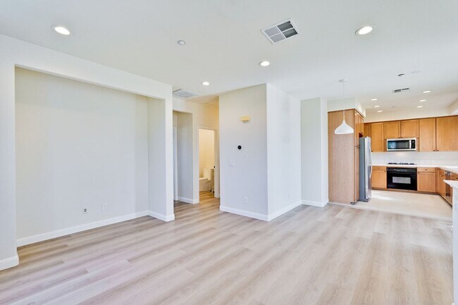 Photo - Beautiful 2 Bed 2 Bath End Unit Townhome in Communication Hills!