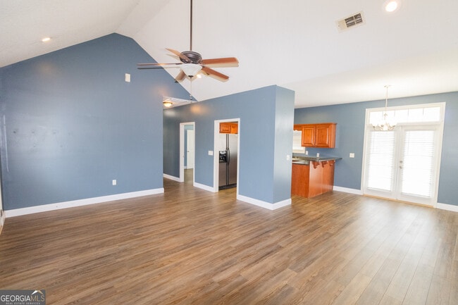 Photo - 319 W Leyland Ct