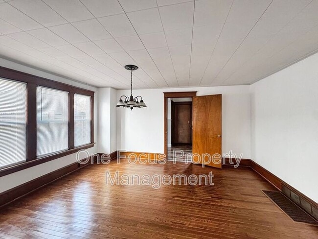 Photo - 1014 Louisa St