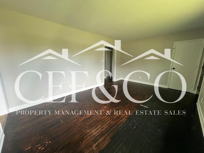 Photo - 279 Cedarwood Ave