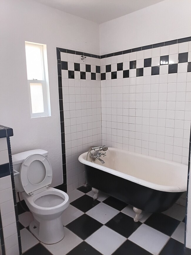 Photo - 210 E Normandie Ave