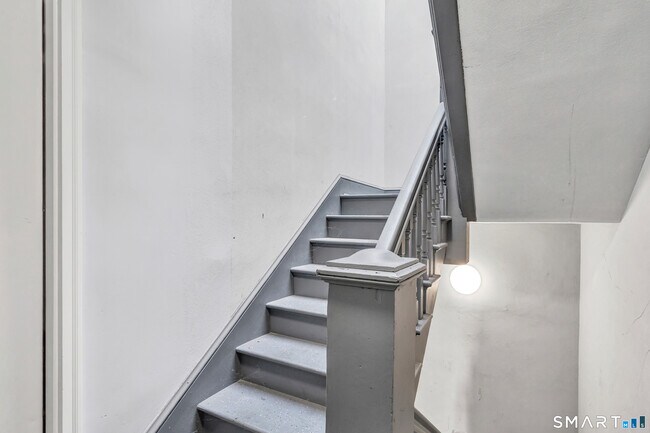 Photo - 1472 Baldwin St Unit 3