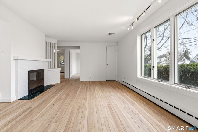 Photo - 100 Shorefront Park