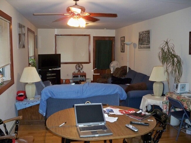 Building Photo - 2BR 1Bth unit. Great location! Easy access to Mass Pike.  Outdoor deck!