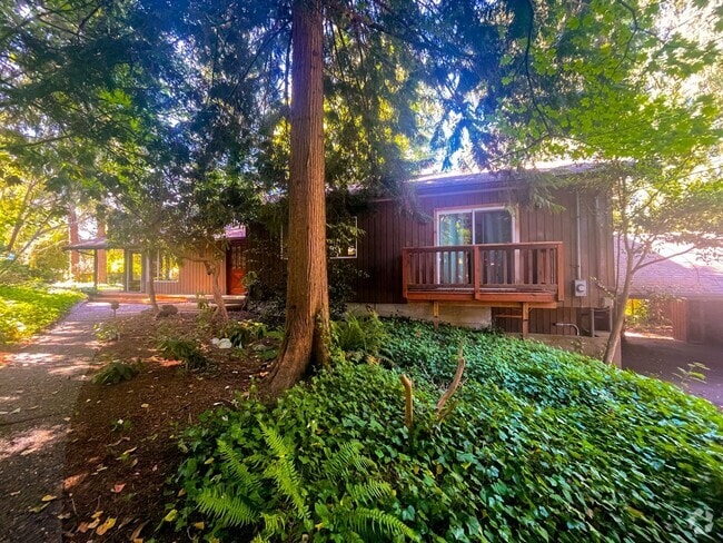 Building Photo - 3Bd/2.5Ba Edmonds Home
