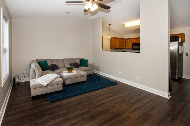 Photo - Knoxville 37912 - 2 bedroom, 2 bath home - Call Jean Chung (865) 386-1022