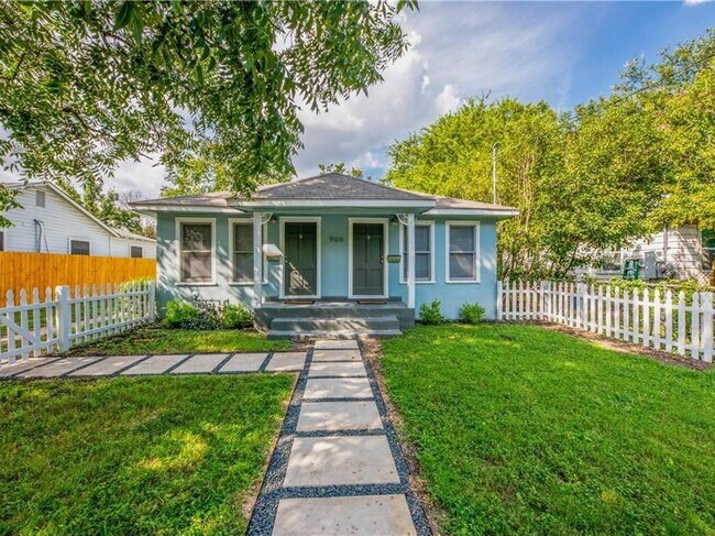 Building Photo - 906 Capitol Ct Unit B