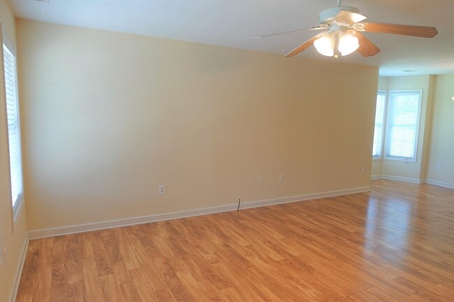 129 River Oaks Cir