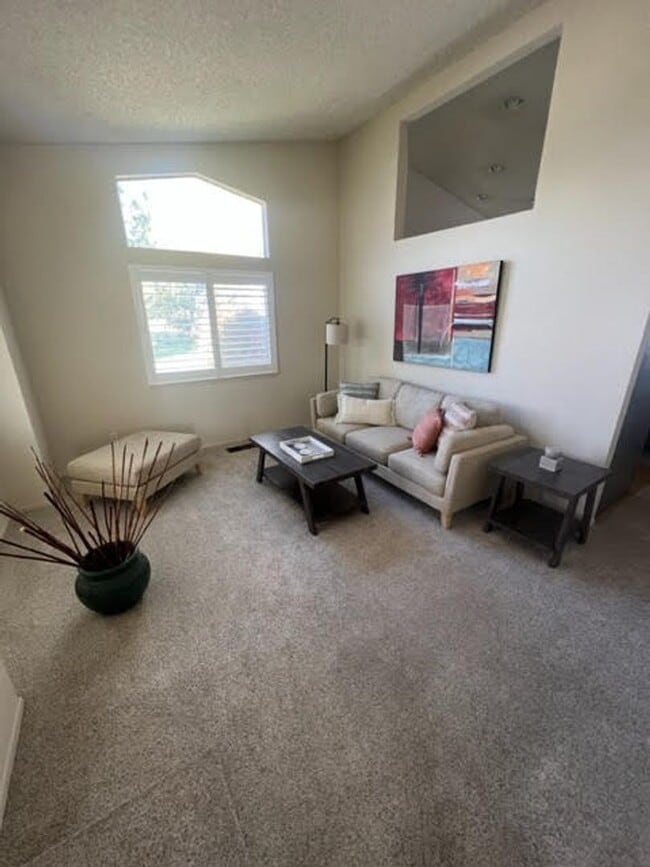 Clean Executive Rental Available Now For Rent in Reno, NV