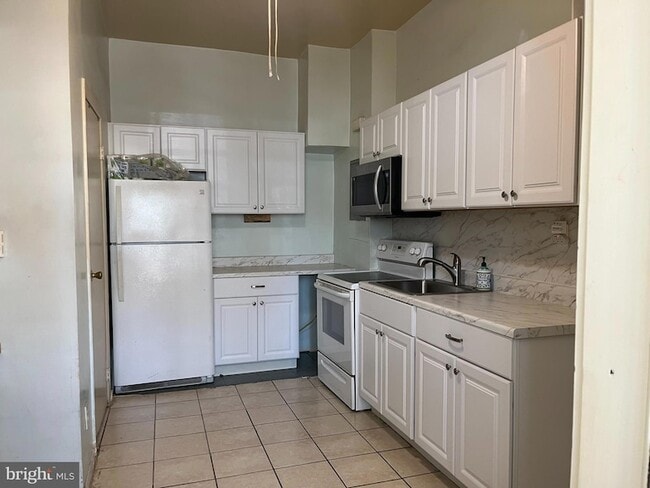 Building Photo - 3315 N Park Ave Unit 1 Rental