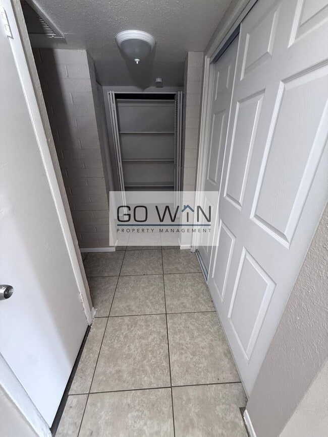 Photo - 2018 W Cactus Rd Unit B