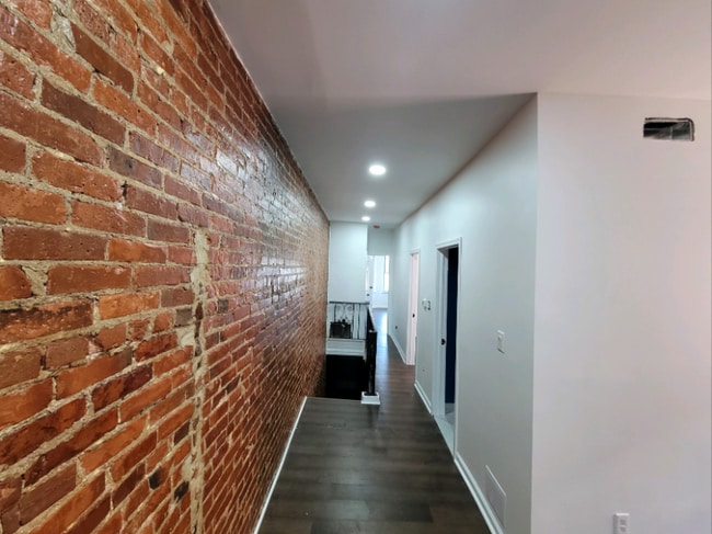 Photo - 705 S 52nd St