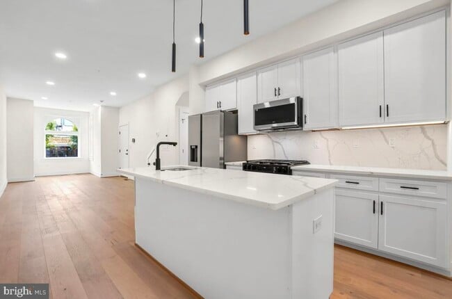 Photo - 808 12th St NE