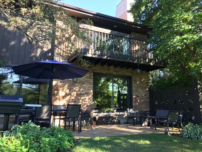 Photo - 1872 Mission Hills Ln