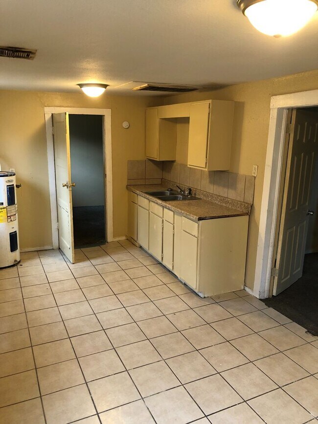 Photo - Special!! Low Deposit!!