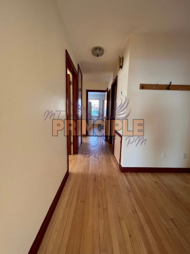 Photo - 403-405 1/2 W Granite Unit 405 1/2