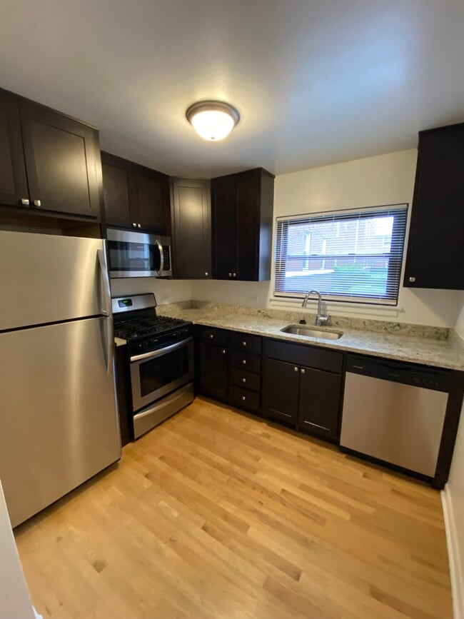 Modern Kitchen with Stainless Steel Appliances - 1942 Linden Ave Unit 2D