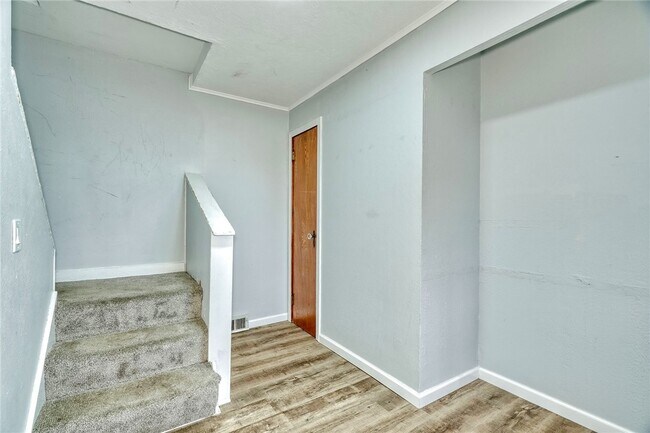 Photo - 1070 Gravel Rd