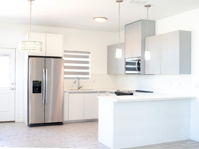 Building Photo - 7 West Dr Unit 3