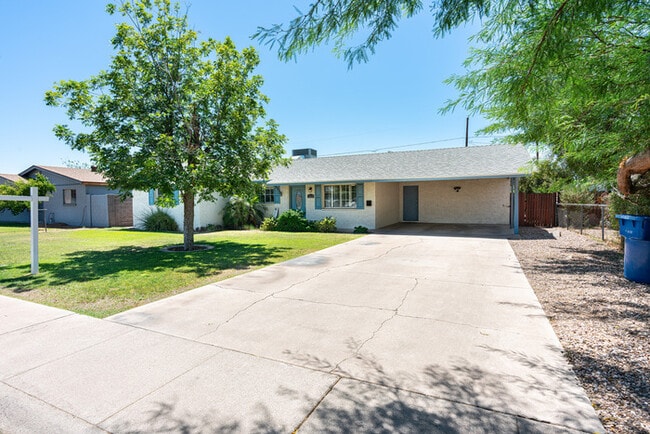 Photo - Greeat Single family home in Tempe! Close to ASU!