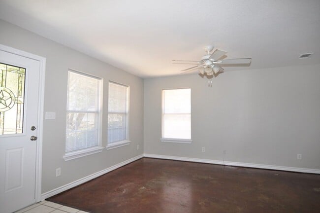 Photo - 401-403 W Brady Street Unit 401