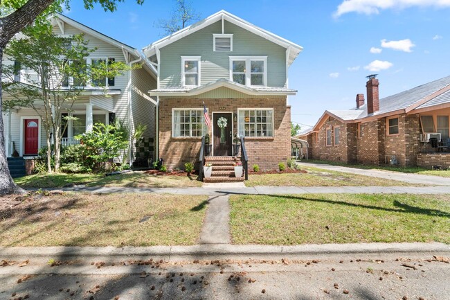 Building Photo - Charming 3 Bedroom Home Near Downtown Savannah with Flex Room & Fenced Yard