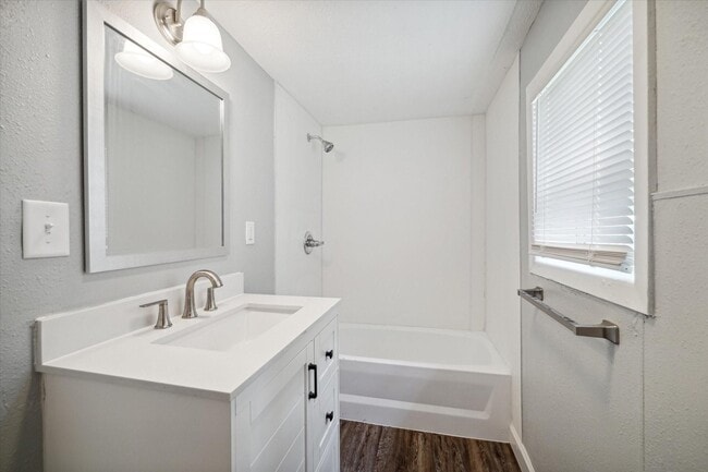 Photo - 110 Maplewood St