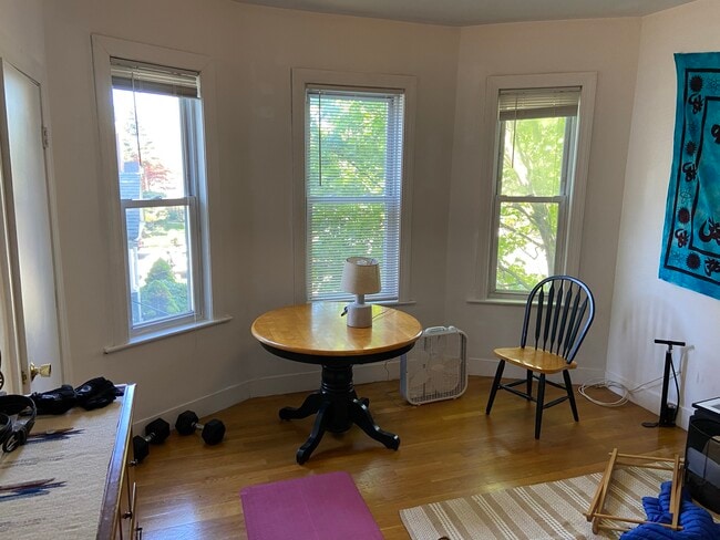 Building Photo - 590 Cambridge St Unit 3