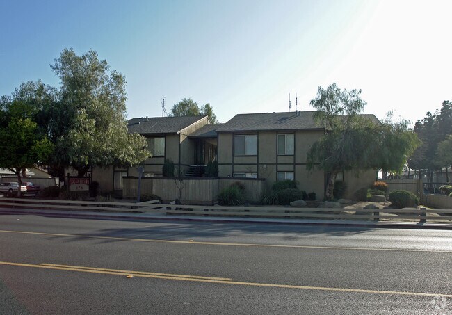 Photo - Pepper Tree Apartments