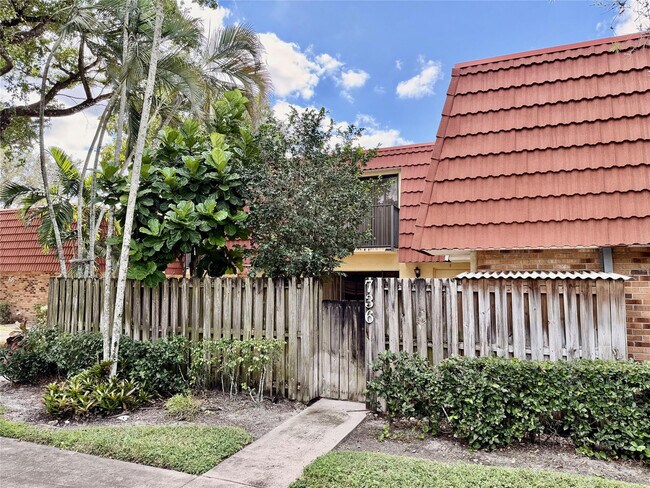 Photo - 736 NW 98th Cir