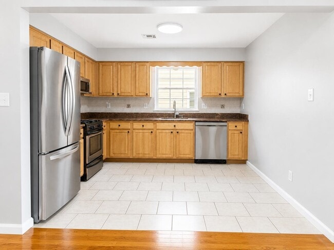 Photo - 14 North End Terrace Unit 1