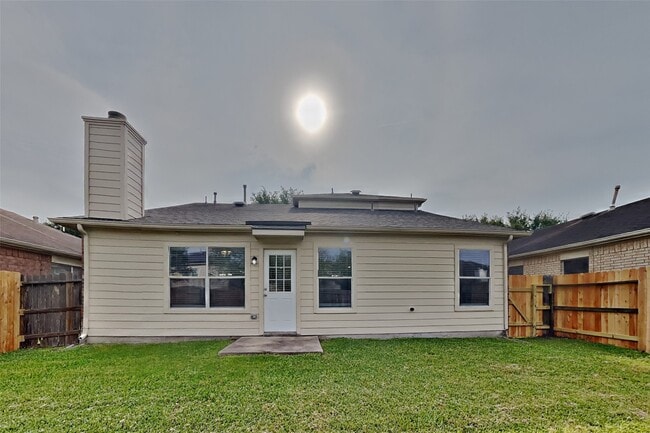 Building Photo - 6011 Baldwin Elm St