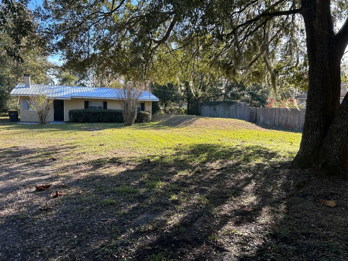 Secluded 3/1 Retreat Near NAS JAX!! - Secluded 3/1 Retreat Near NAS JAX!! Casa