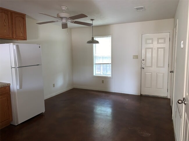 Building Photo - 4504 College Main St Unit 114