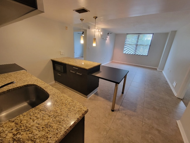 Building Photo - 701 S Madison Ave Rental