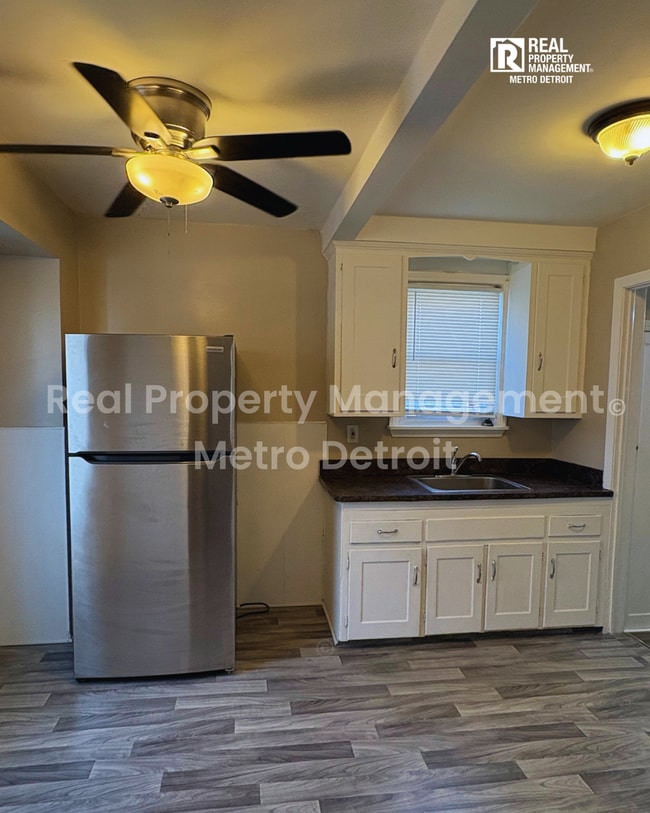 Photo - 21242 Beechwood Ave