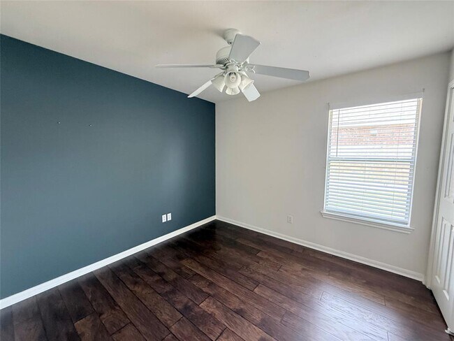 Photo - 428 River Crossing Trail