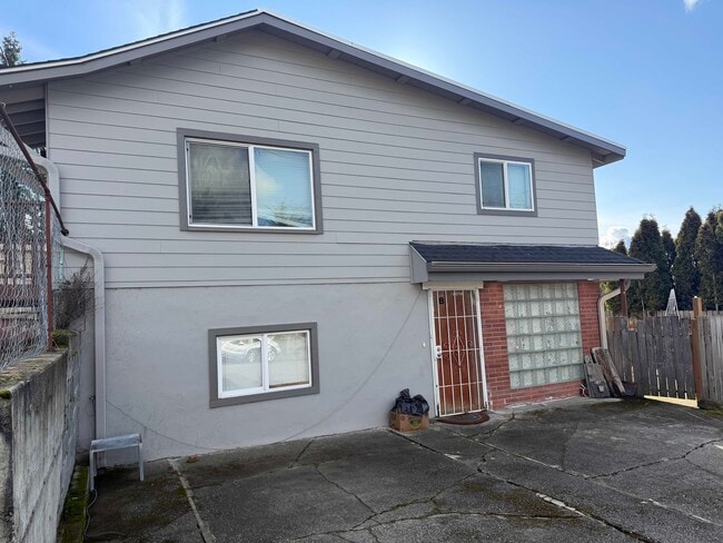 Building Photo - 1615 SW 110th St