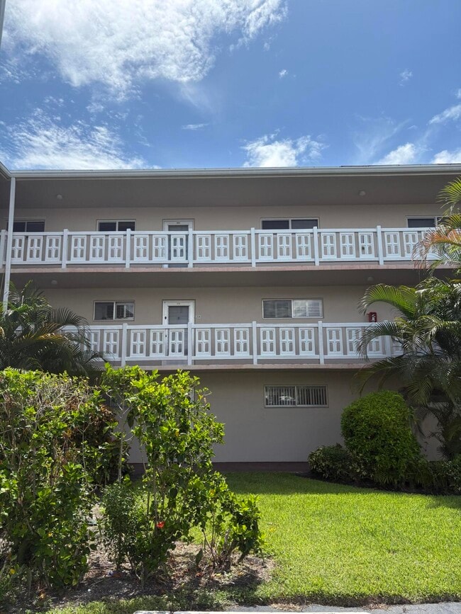 Building Photo - 2770 Garden Dr S Unit 304 Rental